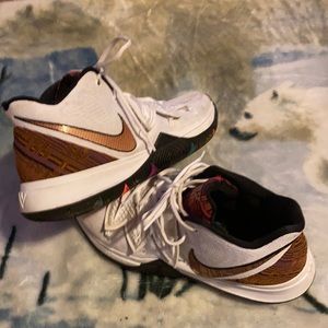 Men’s Nike shoes